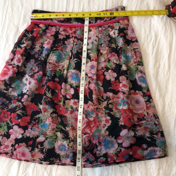 Flowy floral skirt - Picture 4 of 4